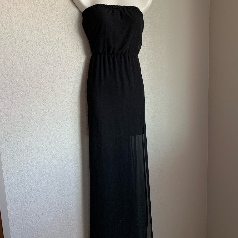 Strapless black dress.Built in slip to knees. XL